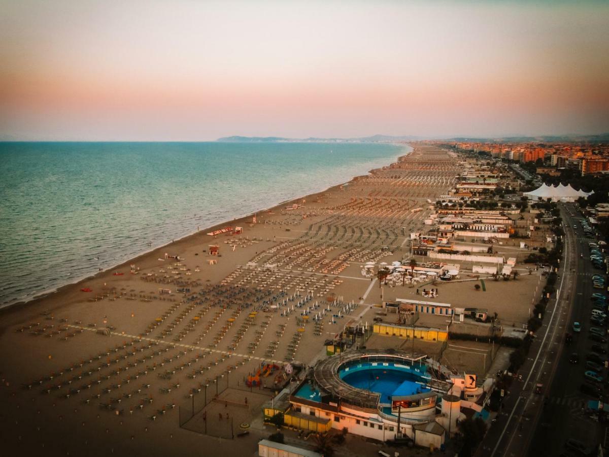 Hotel Romantica Rimini Exterior photo