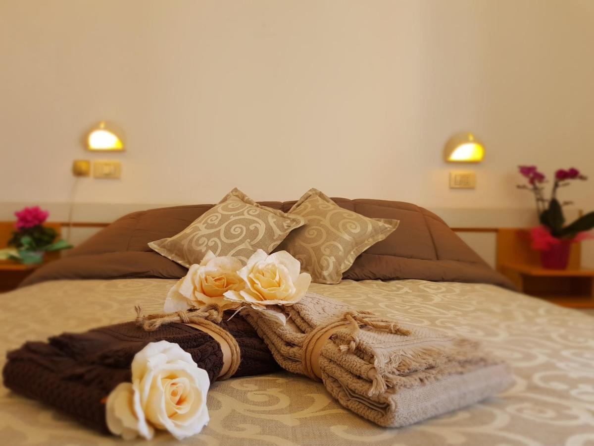 Hotel Romantica Rimini Exterior photo
